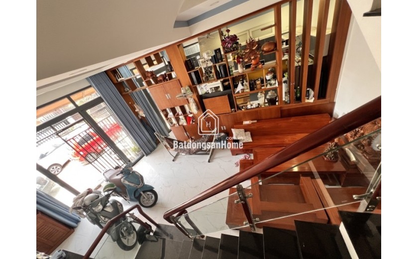 Bán nhà 60m², 4PN, 3WC, Linh Xuân, Thủ Đức, 5.2 tỷ, sổ hồng